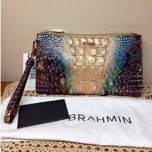 NWT BRAHMIN DAISY CLUTCH IN REPTILIAN OMBRE